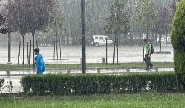 Düzce ve Zonguldak'ta Metrekareye 100 Kilogramı Aşan Yoğun Yağış Bekleniyor