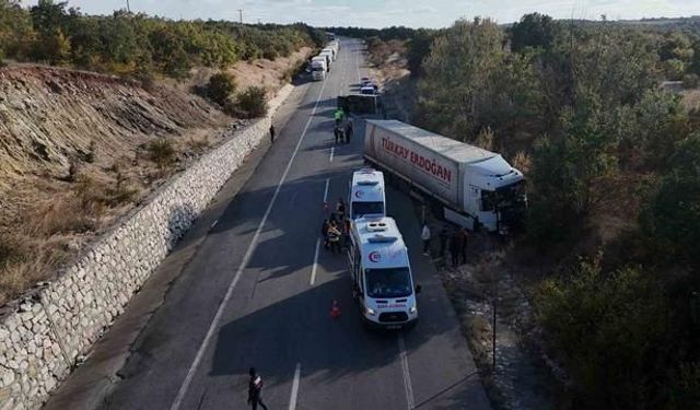 Edirne'de Hamzabeyli Yolu'nda Tır ile Kamyonet Çarpıştı: 4 Yaralı