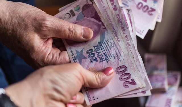 Emeklilere Seyyanen Zam ve Refah Payı İki Alternatif Olarak Masada