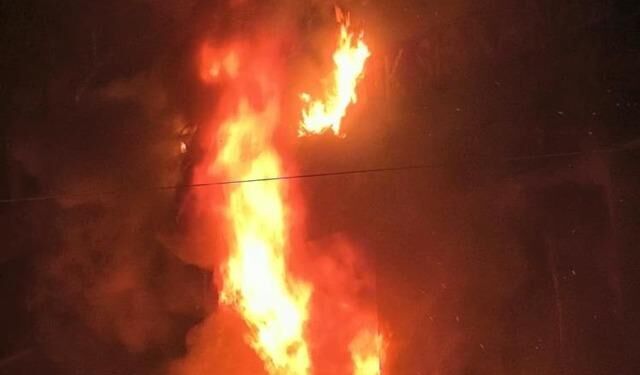 Esenyurt'ta iki katlı iş yerinde çıkan yangında 1 kişi yaralandı
