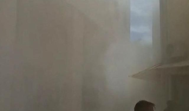 Eskişehir'de Balıkçı Dükkanının Bacasında Çıkan Yangın Büyümeden Söndürüldü