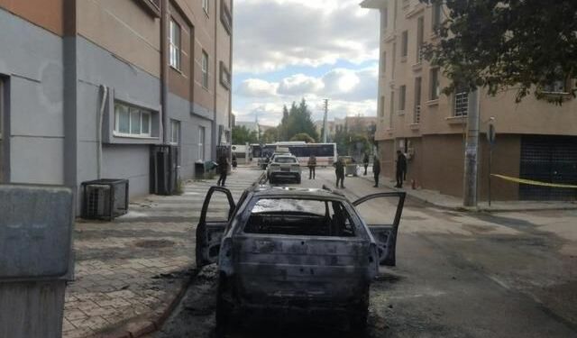 Eskişehir'de Kundaklandığı İddia Edilen Araç Küle Döndü