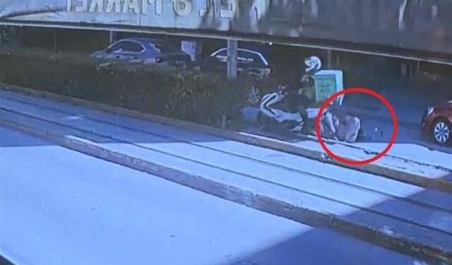 Eskişehir'de motosikletin yayaya çarpması sonucu 2 kişi yaralandı