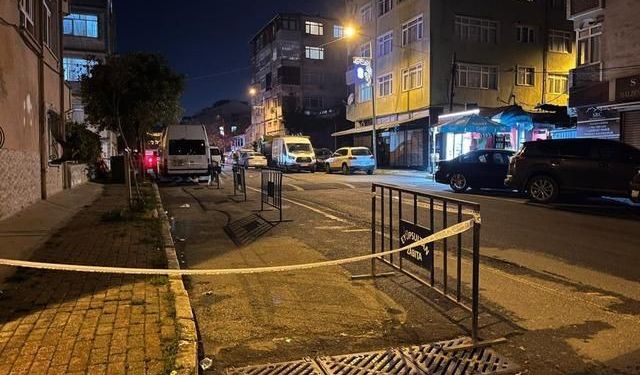 Eyüpsultan'da riskli bulunan 5 katlı bina boşaltılarak mühürlendi
