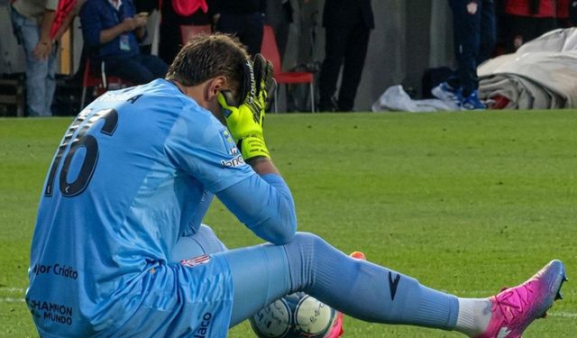 Fernando Muslera maçta baş dönmesi yaşadı ve yere yattı