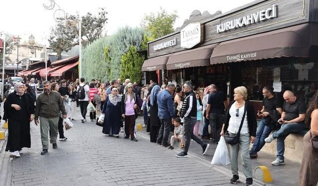 Gaziantep'te 391 Yıllık Tahmis Kahvehanesinde Menengiç Kahvesi Yoğun İlgi Görüyor