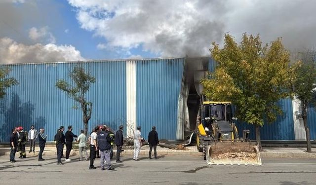 Gaziantep'teki pamuk fabrikasında çıkan yangın kontrol altına alındı