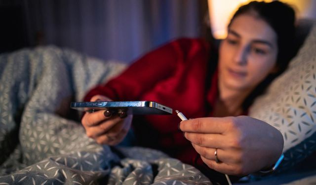 Gece Boyunca Şarjda Bırakılan Telefonlar Bataryaya Zarar Veriyor