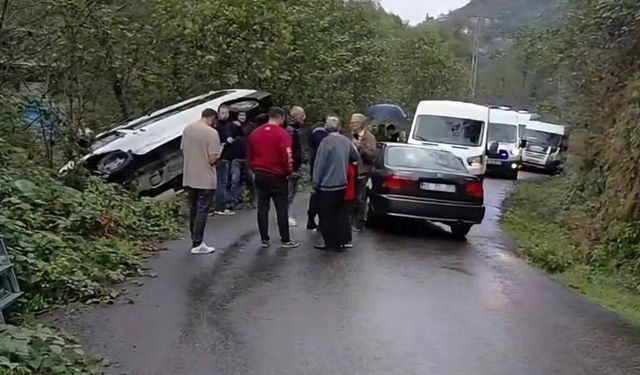 Giresun'da öğrenci servisi ile otomobil çarpıştı, 5 öğrenci hafif yaralandı