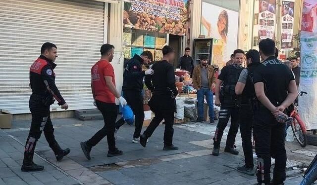 Iğdır'da ayakkabı mağazasında çıkan kavgada 7 kişi bir genci muşta ve kesici aletlerle yaraladı