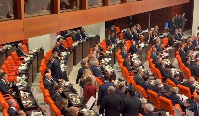 İletişim Başkanı Duran'dan YENİ Parti Grubu'nun salonu terk etmesine tepki