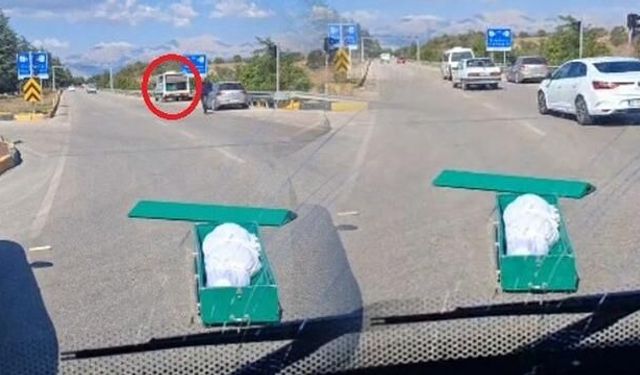 Isparta'da Cenaze Nakil Aracından Tabut Yola Düştü