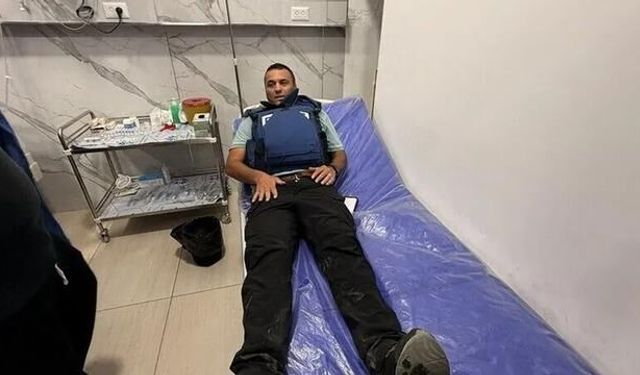 İsrail askerleri Batı Şeria'da AA foto muhabirini plastik mermiyle yaraladı