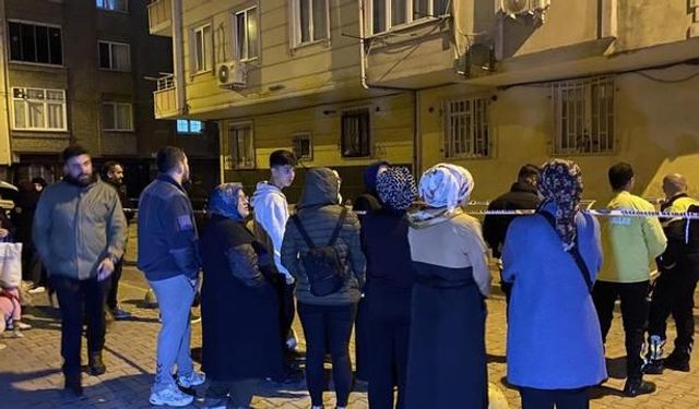 İstanbul Bahçelievler'de istinat duvarı yıkıldı, iki bina tahliye edildi