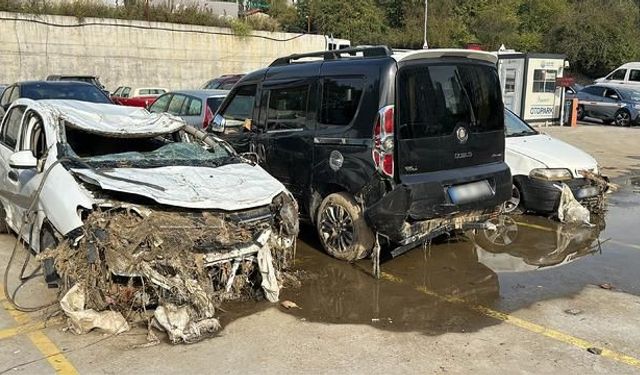 İstanbul'daki selde zarar gören araçlar otoparklardan teslim edilmeye başlandı
