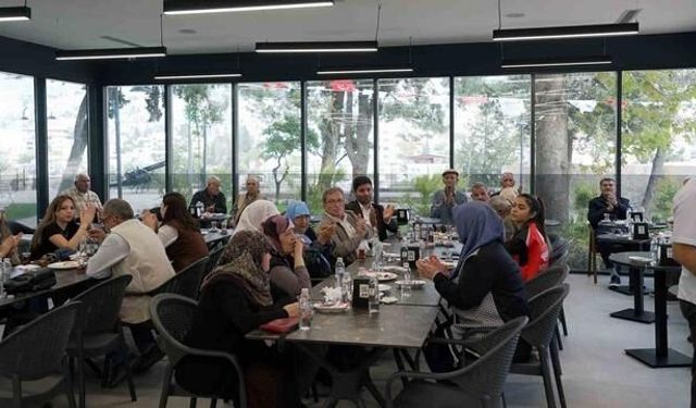 Kahramanmaraş'ta Huzurevi Sakinlerine Canlı Müzikli Etkinlik