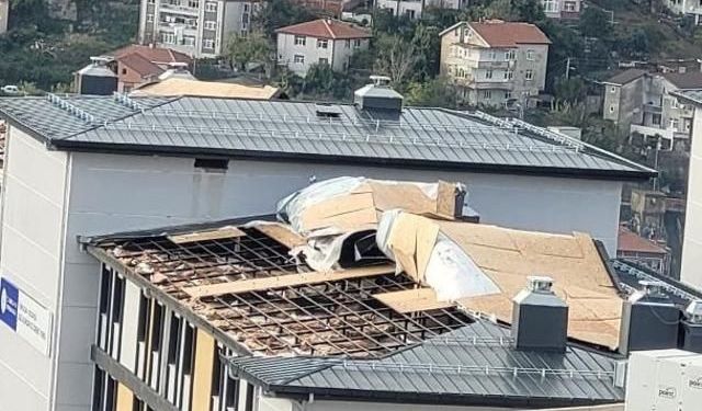 Karadeniz Ereğli'de Fırtına KYK Kız Öğrenci Yurdu Çatısını Uçurdu