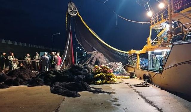 Karadeniz'de Palamut Avı Yoğunlaşırken Ağlar Trabzon Açıklarında Zarar Görüyor