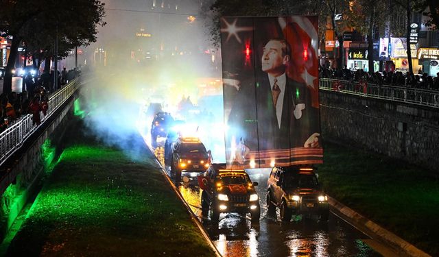 Kastamonu'da Cumhuriyet'in 103. yılı için fener alayı gerçekleştirildi