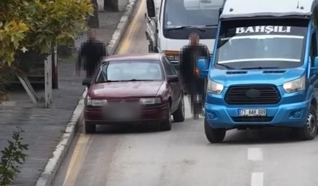 Kırıkkale'de ehliyetsiz sürücüden trafik denetiminde yolcuya direksiyon bırakma girişimi