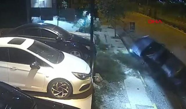 Kontrolden çıkan araç park halindeki otomobile çarptı