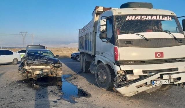 Konya Karapınar'da kamyon ile otomobil çarpıştı: 1 kişi yaralandı