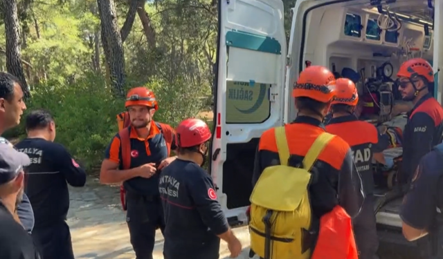 Kurşunlu Şelalesi'nde Rus turist 6 metrelik kayalıktan düştü