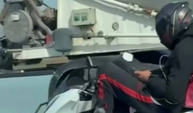 Kuzey Marmara Otoyolu'nda motosikletli kuryenin tehlikeli sürüşü kamerada