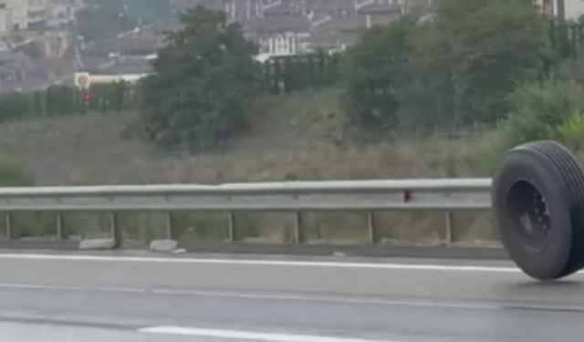 Kuzey Marmara Otoyolu'nda Tır Lastiğinin Kopması Trafikte Tehlike Yarattı