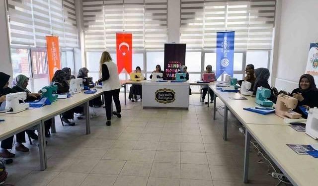 Malatya Büyükşehir Belediyesi Kadınlara Dikiş Atölyesi Düzenledi