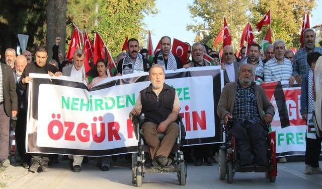 Malatya'da 'Büyük Filistin Yürüyüşü'nde İsrail'e Tepki Gösterildi