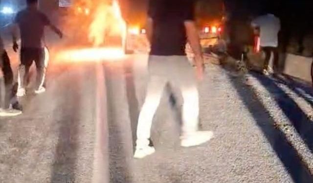 Manavgat'ta odun yüklü kamyonun tekerlekleri ısınan balatalar nedeniyle yandı