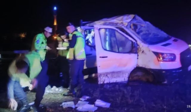 Manisa Sarıgöl'de yağışlı yolda otomobil takla attı, 4 kişi yaralandı