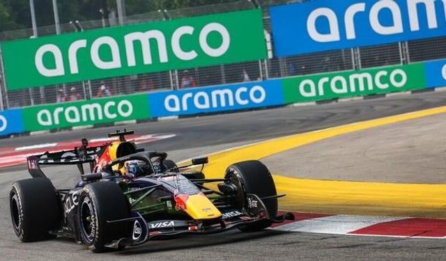 Max Verstappen Singapur Grand Prix'sinde birinciliği kazandı