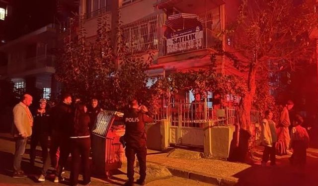 Mersin'de 3 Katlı Binanın Zemini Çöktü, 40 Kişi Tahliye Edildi