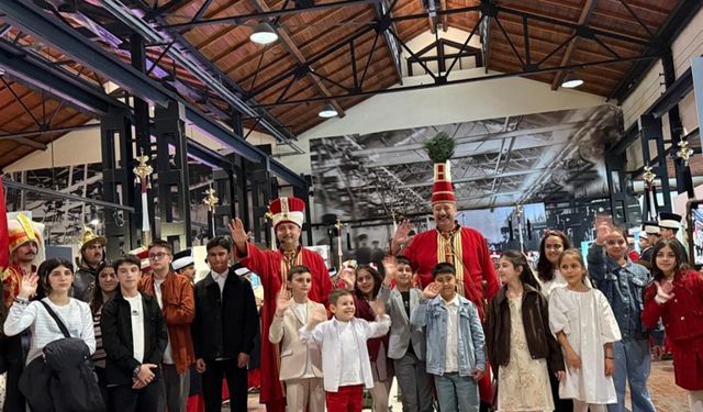 Milli Savunma ve Milli Eğitim Bakanlıkları 'Kahramanım Mehmetçik ve Vatan' Resim Yarışması Ödüllerini Verdi