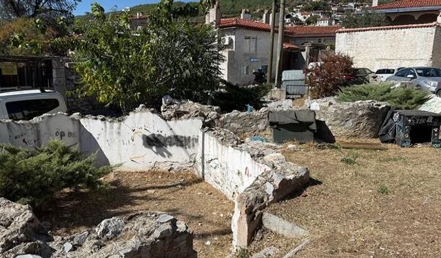 Muğla'daki 1572 yapımı Üç Erenler Türbesi kalıntıları bakımsız kaldı