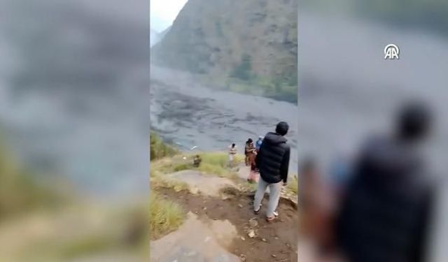 Nepal'in Gorkha Bölgesinde Ani Sel Felaketi: 5 Kişi Kayıp