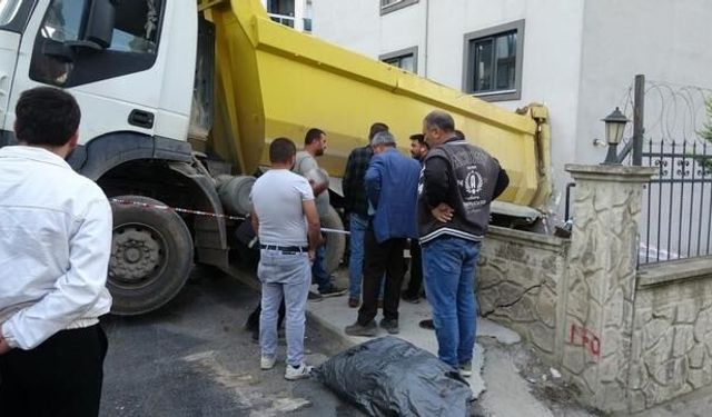 Pendik'te fren arızası yaşayan hafriyat kamyonu 6 katlı binaya çarptı: 1 yaralı