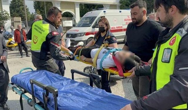 Samsun Canik'te otomobille çarpışan 17 yaşındaki motosiklet sürücüsü yaralandı