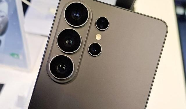Samsung, yılın son çeyreğinde telefon üretimini yüzde 20-30 azaltmayı planlıyor