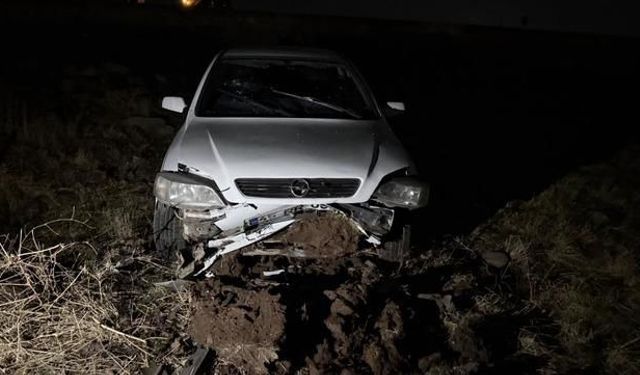 Şanlıurfa Siverek'te otomobil şarampole devrildi: 3 kişi yaralandı