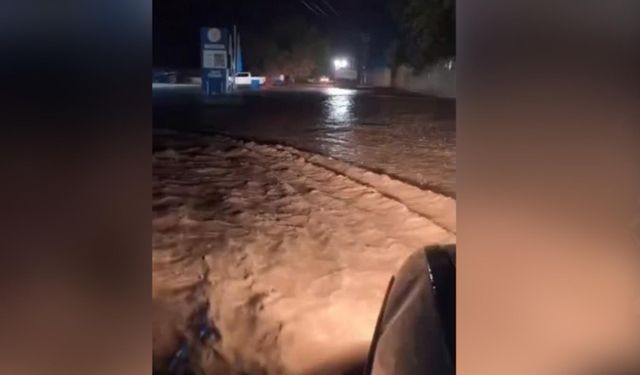 Şanlıurfa'da Sağanak Yağış Su Baskınlarına Yol Açtı