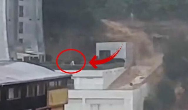 Sarıyer'de sel felaketi anları ve çatıyı basan suyun görüntüleri