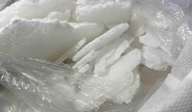 Serik'te motosiklet sepetinde yaklaşık 900 gram metamfetamin bulundu