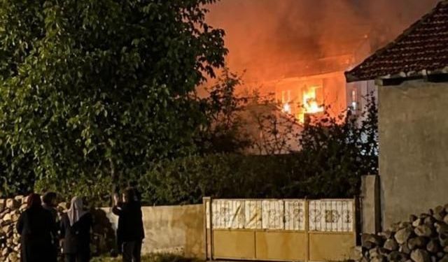 Şuhut'ta Müstakil Evde Çıkan Yangın Mahallede Korku Yarattı