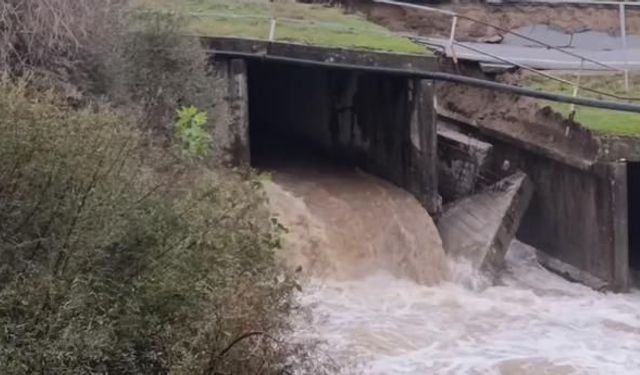 Susurluk'ta şiddetli yağış sonrası Çaylak Köprüsü çöktü