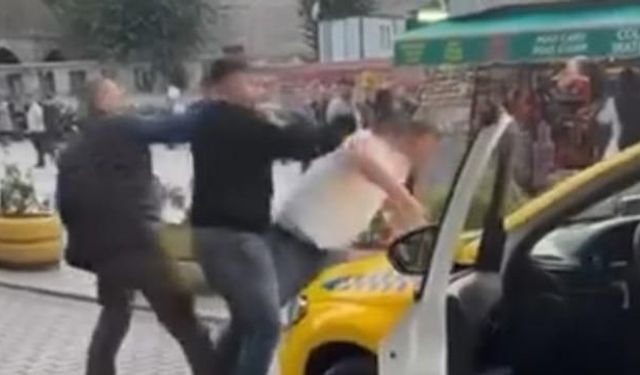Taksiciler yolcu kapma meselesi yüzünden kavga etti