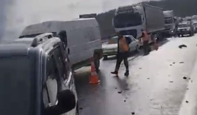Tarsus-Adana-Gaziantep Otoyolu'nda Zincirleme Kaza: 8 Kişi Yaralandı