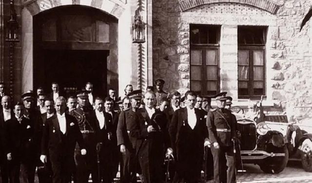 Türkiye Cumhuriyeti 103. yılını kutluyor